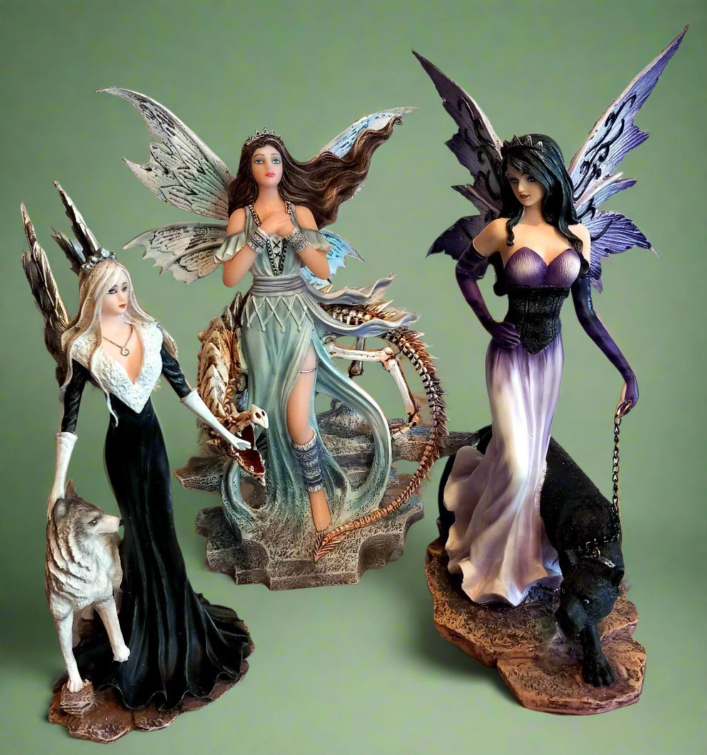 3 Faiyies ieth a wolve, pantha, dragon